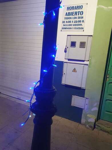 Actos vandálicos contra la decoración navideña/TA.